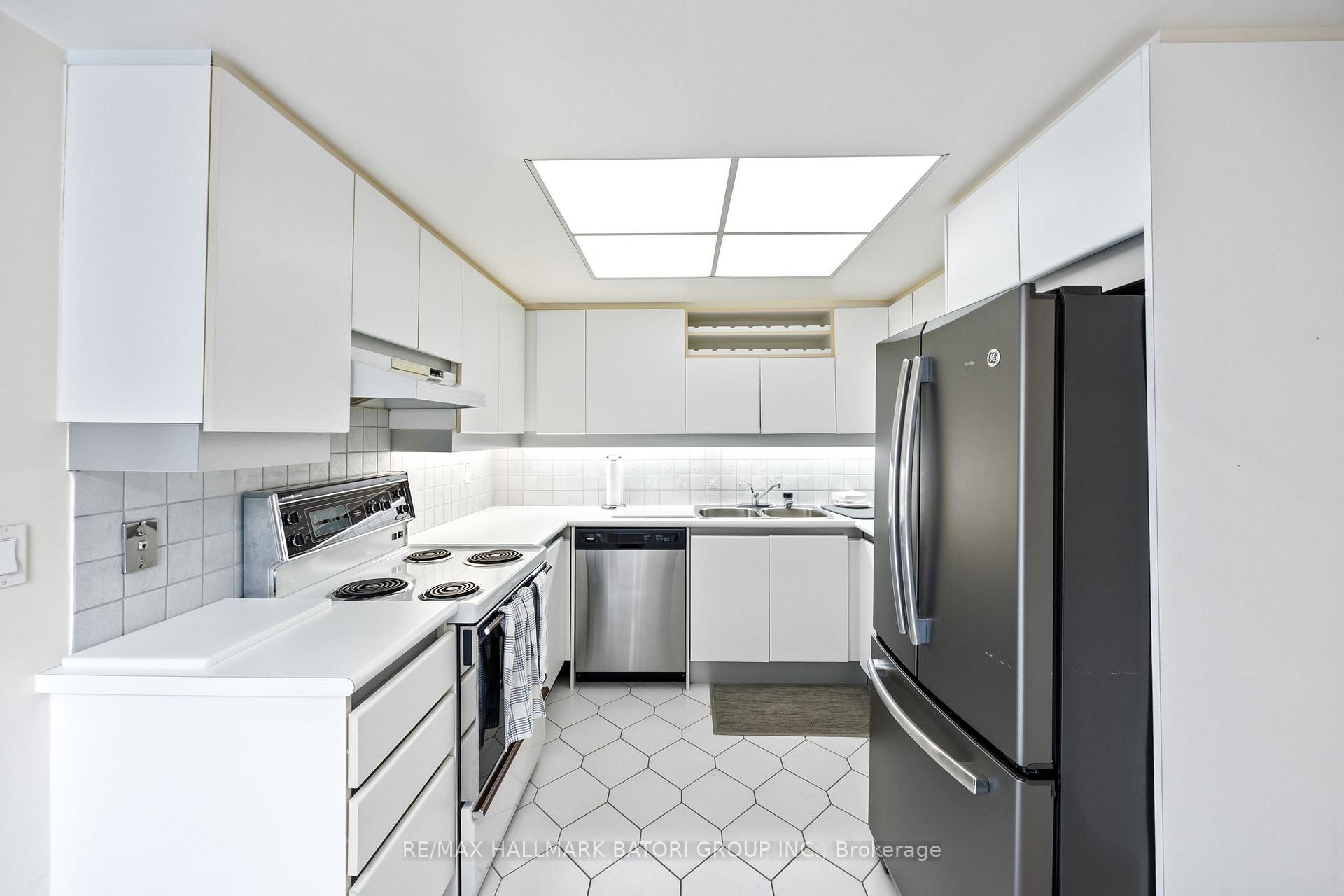Photo 11 of Unit 708, 18 Lower Village Gate, Toronto, Forest Hill South — HOMEH