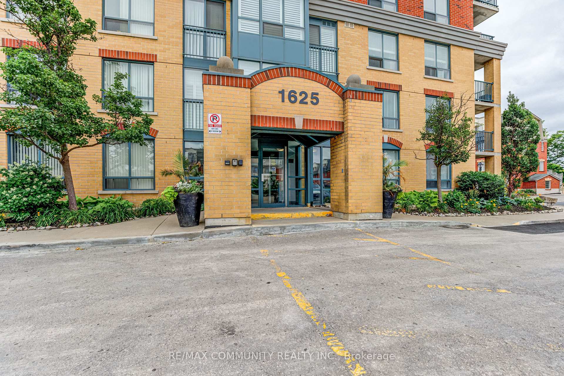 Photo 1 of Unit 704, 1625 Pickering Parkway, Pickering, Village East — HOMEH