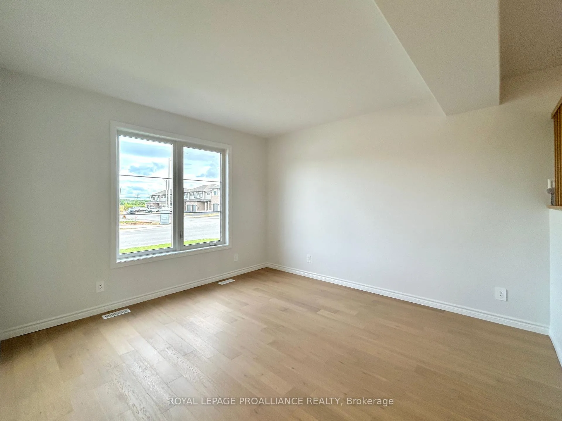 Photo 3 of 12 Riverstone Way, Belleville, Thurlow Ward — HOMEH