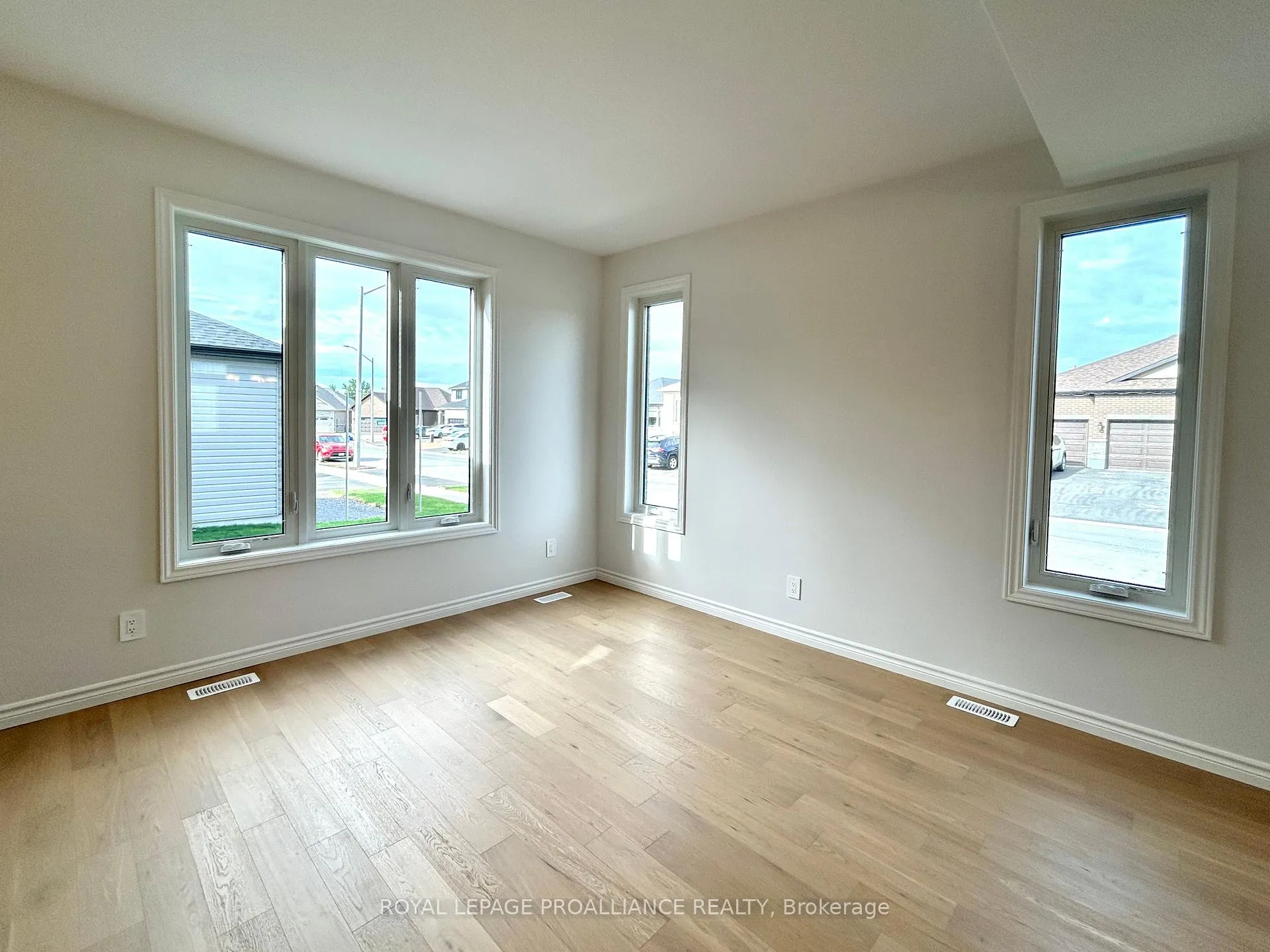 Photo 7 of 12 Riverstone Way, Belleville, Thurlow Ward — HOMEH