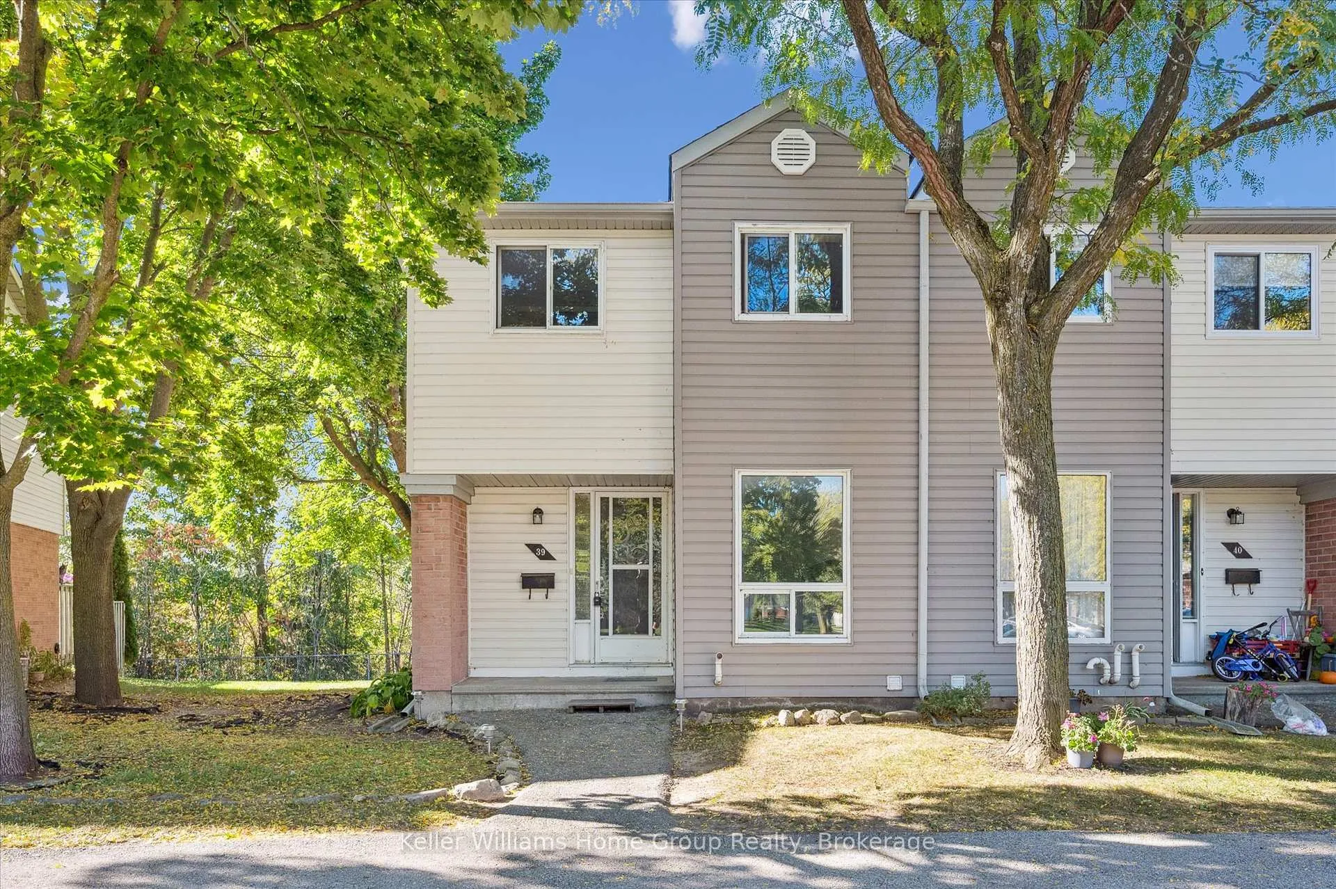 Front of Unit 39, 40 Imperial Road N