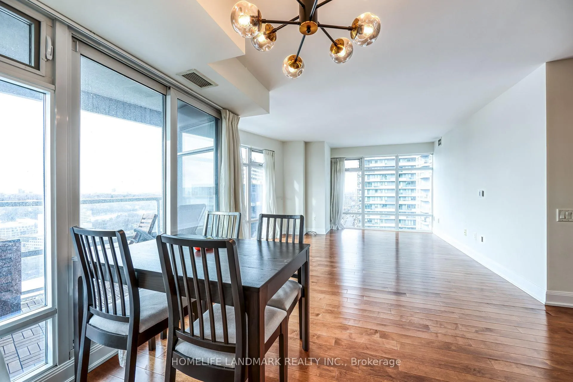 Photo 8 of Unit 2408, 2181 Yonge Street, Toronto, Mount Pleasant West — HOMEH