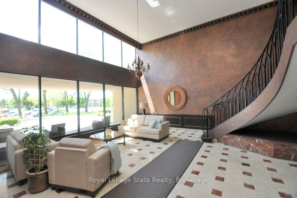 Photo 3 of Unit 1709, 301 Frances Avenue, Hamilton, Stoney Creek — HOMEH