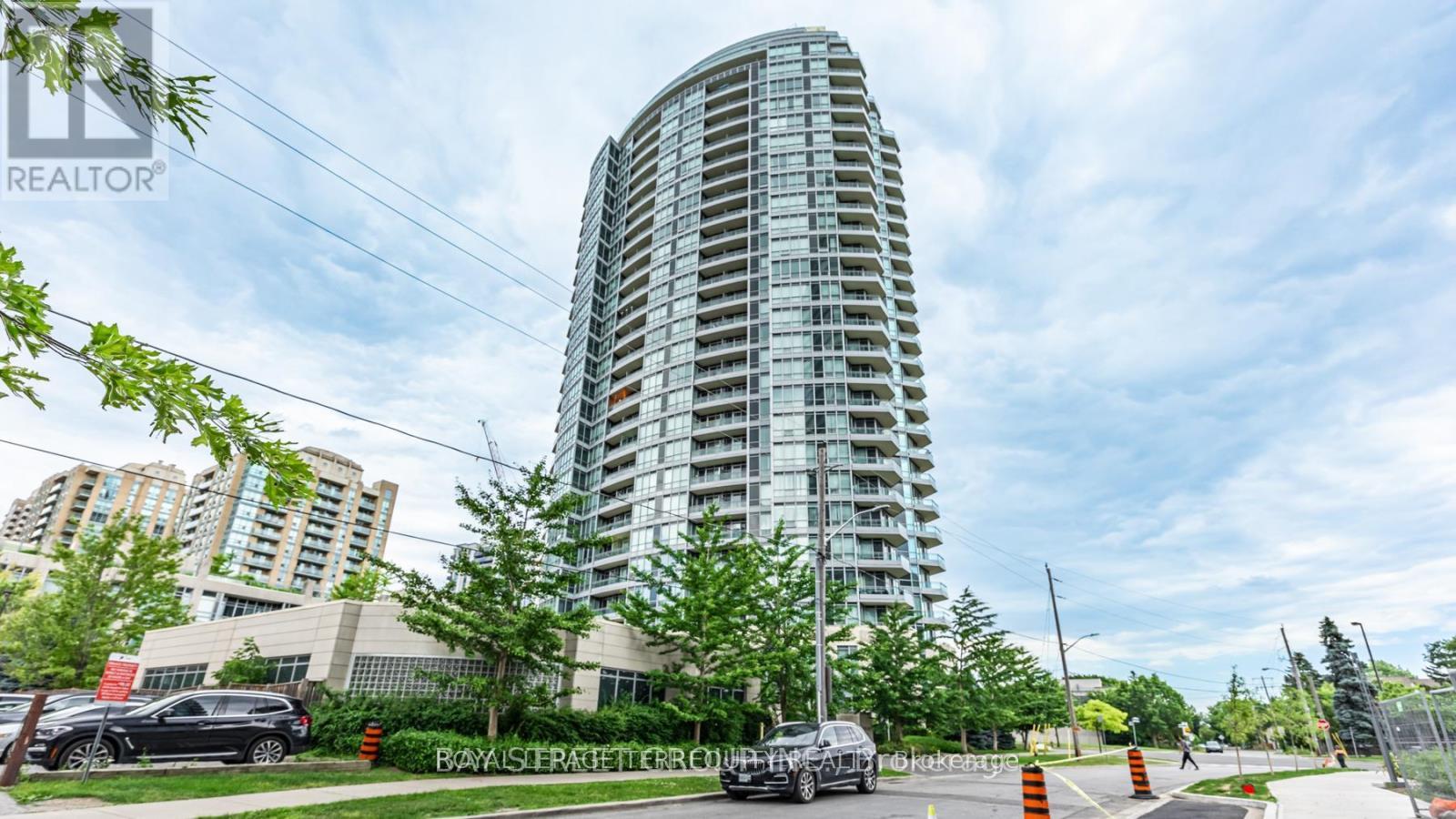 Front of Unit 1102, 18 Holmes Avenue