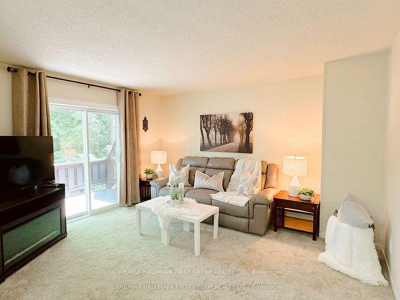 Photo 6 of Unit 5, 75 Southbank Drive, Bracebridge, Macaulay — HOMEH