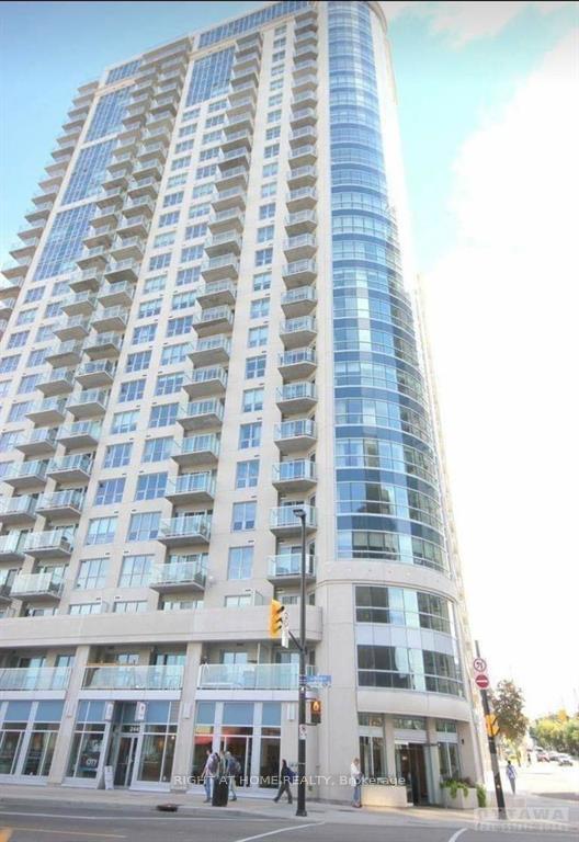 Front of Unit 2802, 242 Rideau Street