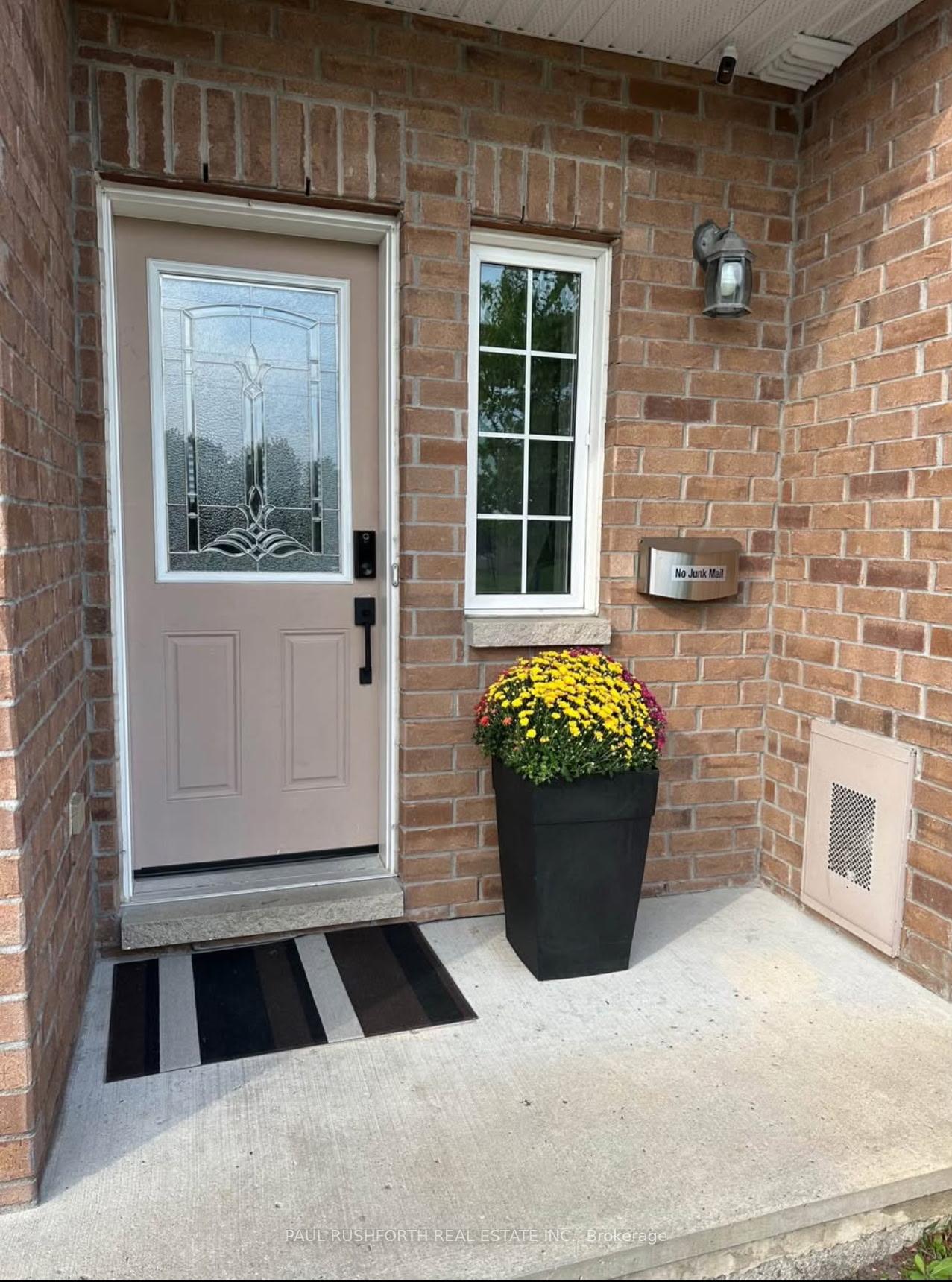Photo 1 of 997 Torovin Private, Ottawa, Pineview — HOMEH