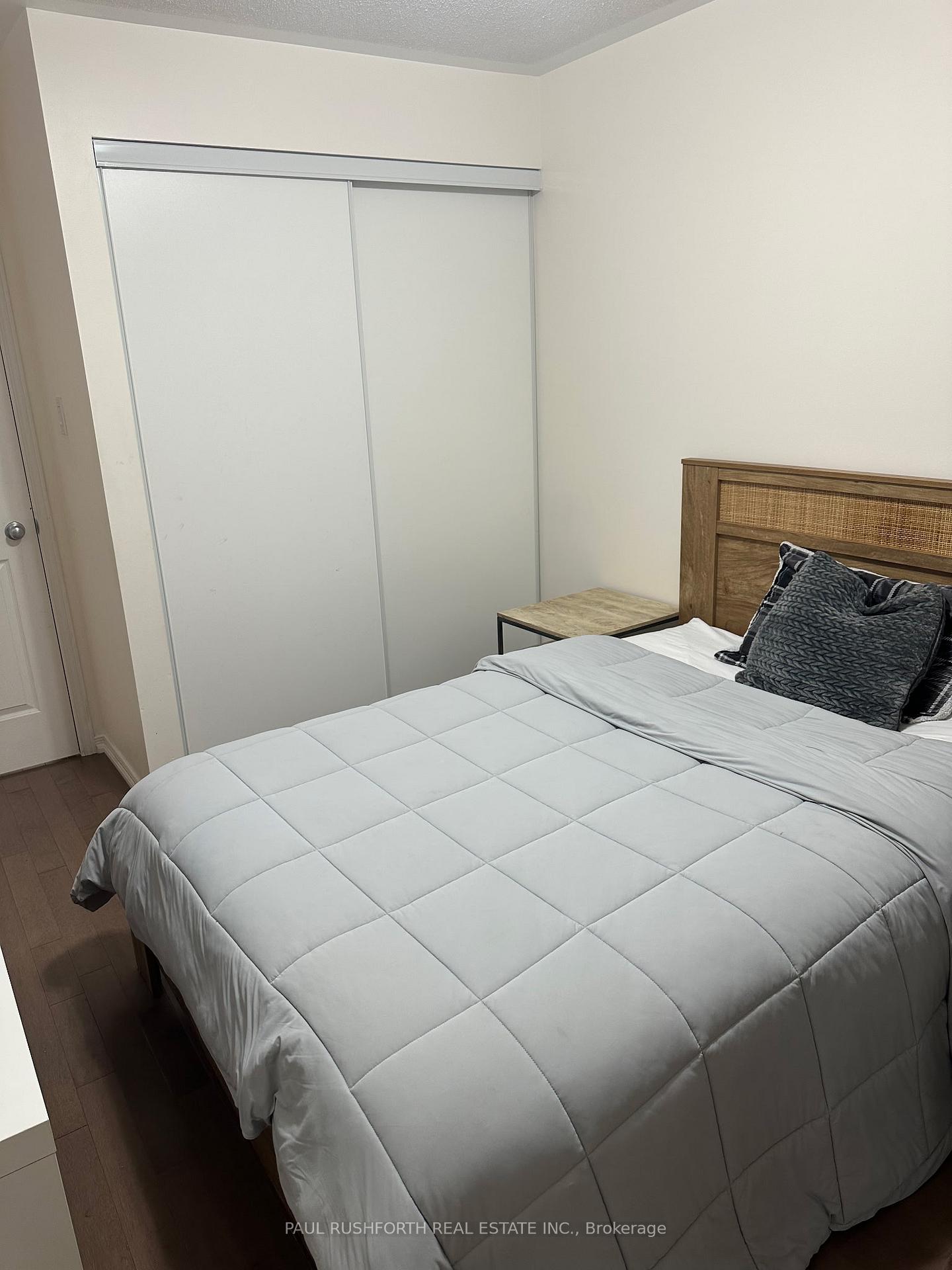 Photo 9 of 997 Torovin Private, Ottawa, Pineview — HOMEH