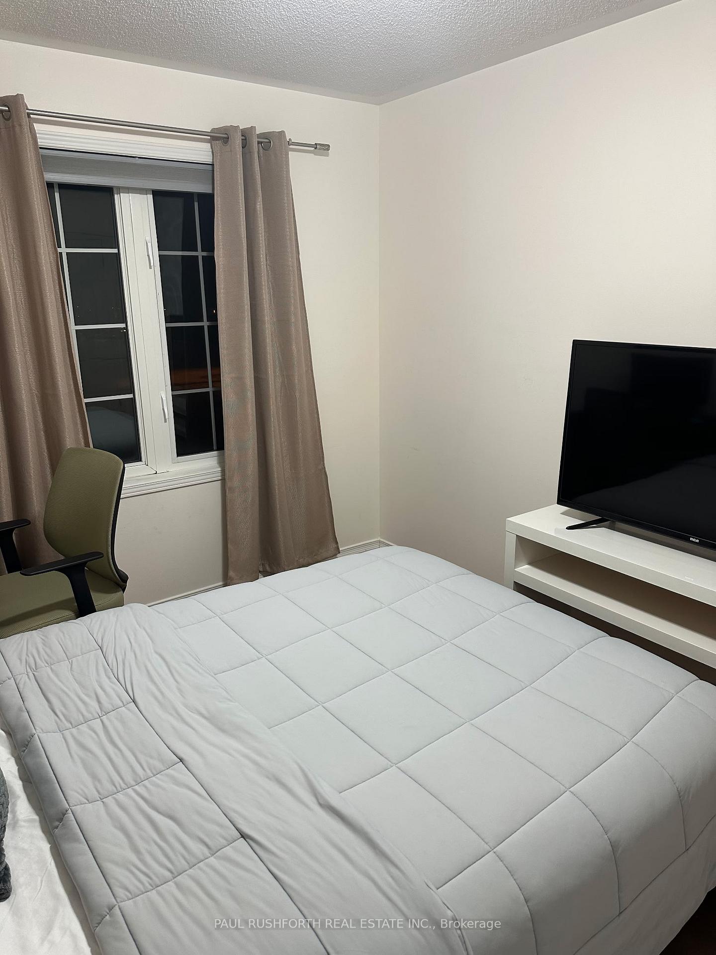 Photo 11 of 997 Torovin Private, Ottawa, Pineview — HOMEH