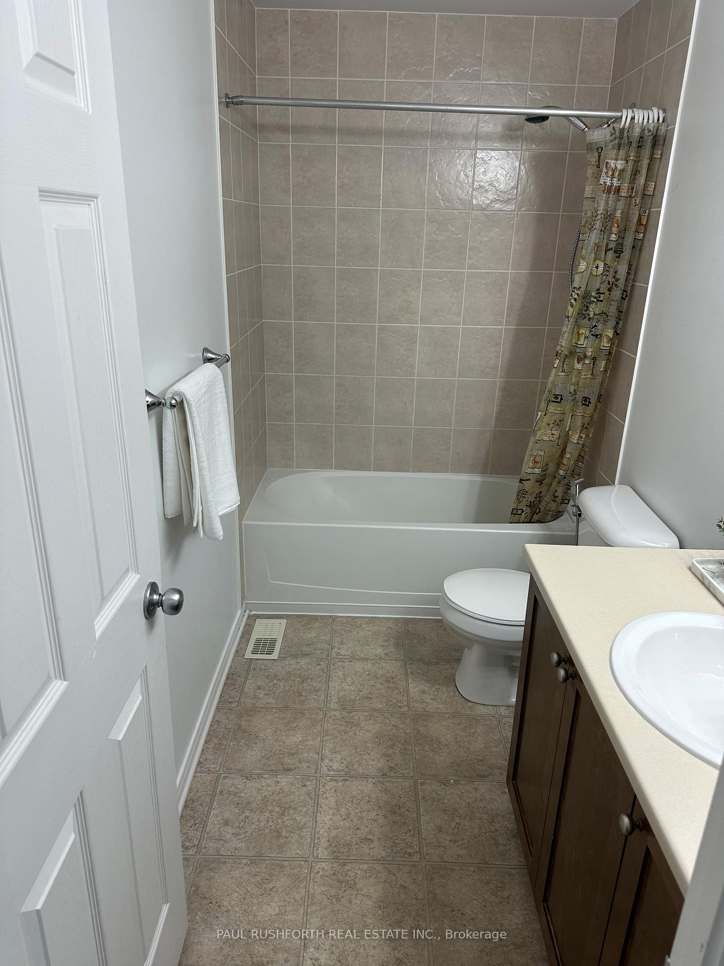 Photo 13 of 997 Torovin Private, Ottawa, Pineview — HOMEH