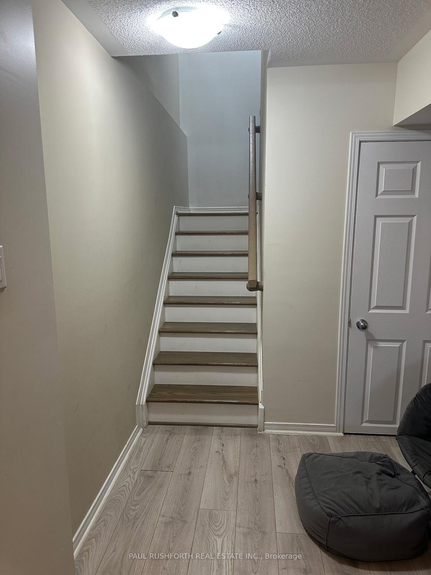Photo 15 of 997 Torovin Private, Ottawa, Pineview — HOMEH