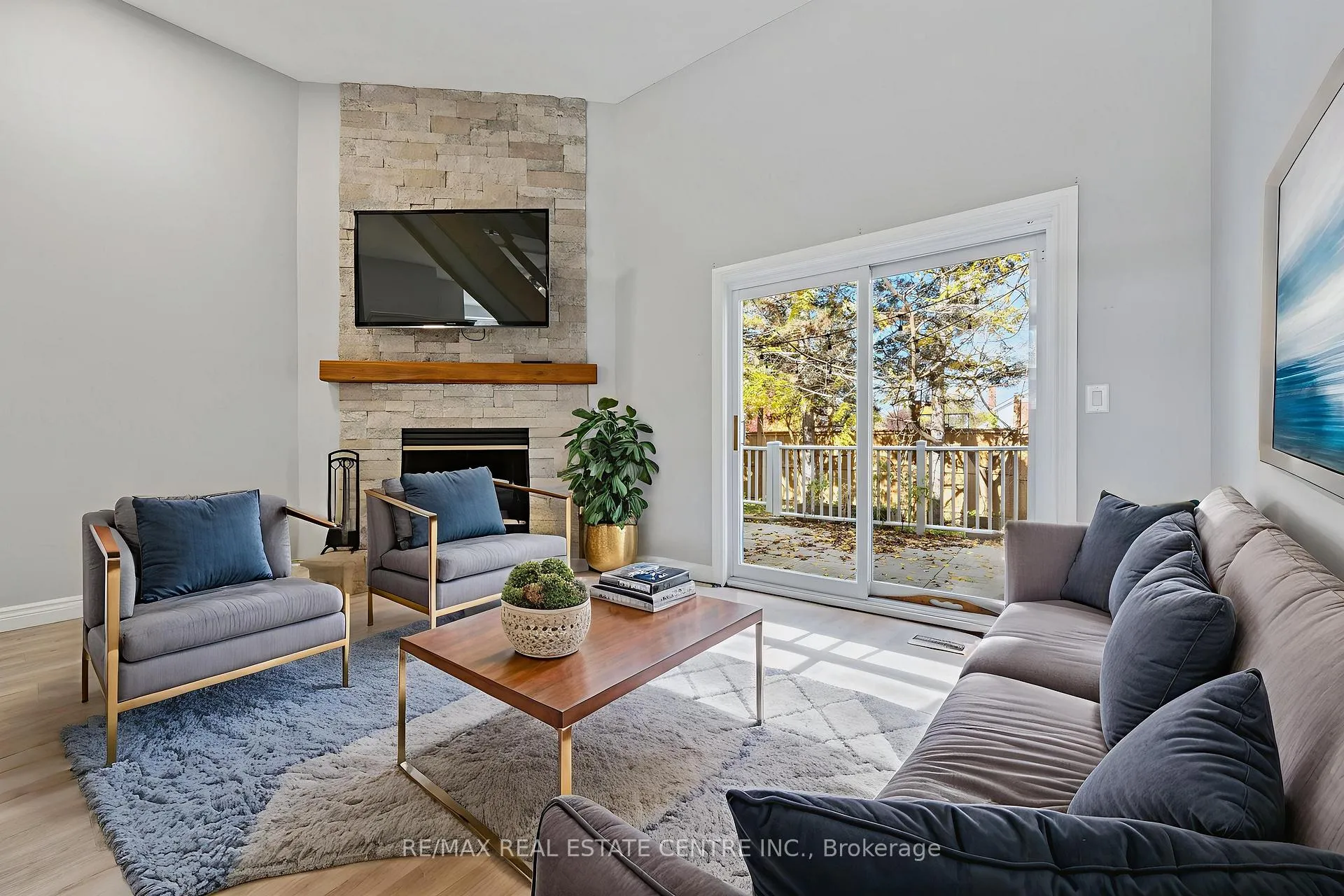Photo 2 of Unit 5, 589 Beechwood Drive, Waterloo — HOMEH