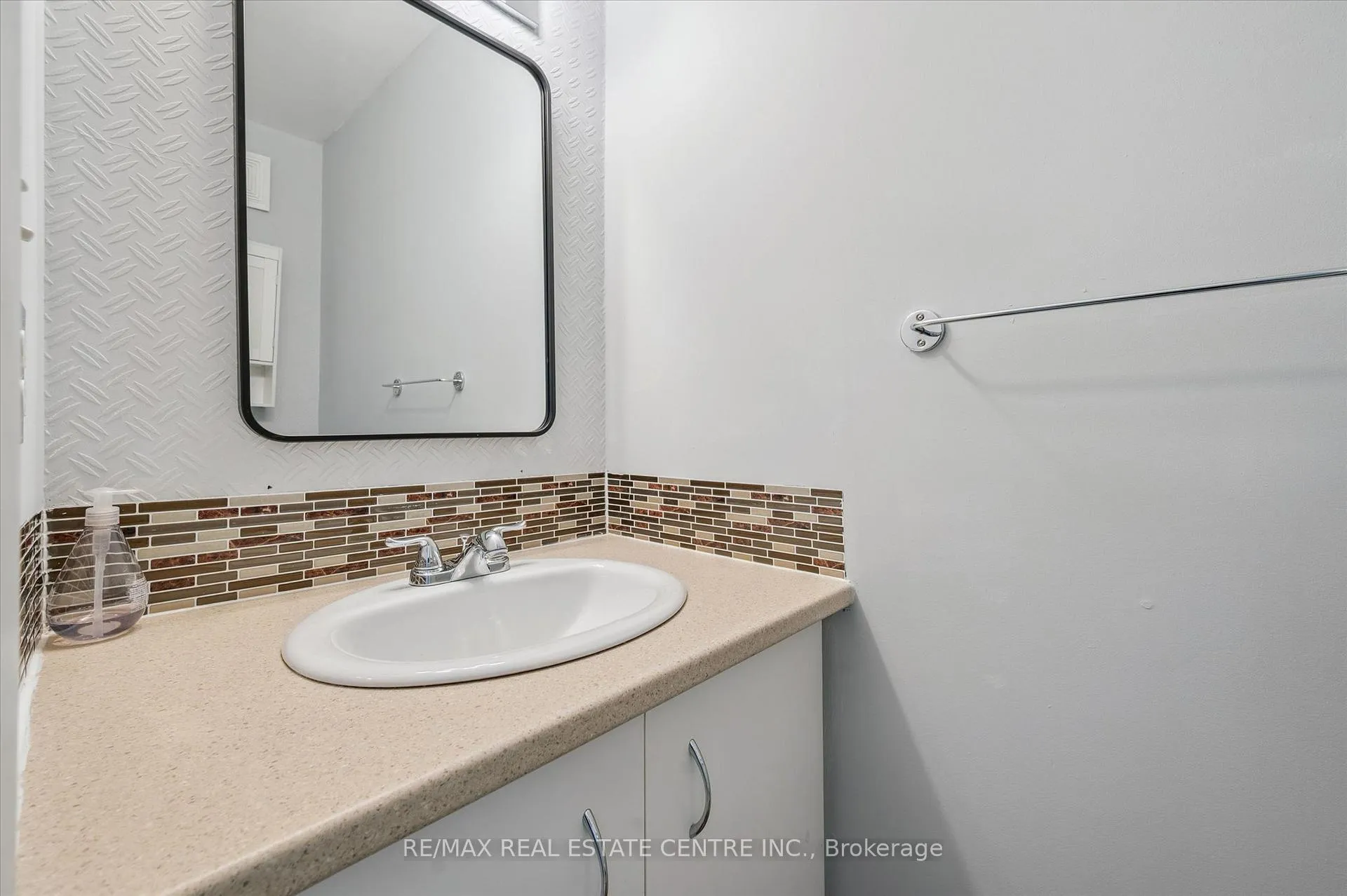 Photo 11 of Unit 5, 589 Beechwood Drive, Waterloo — HOMEH