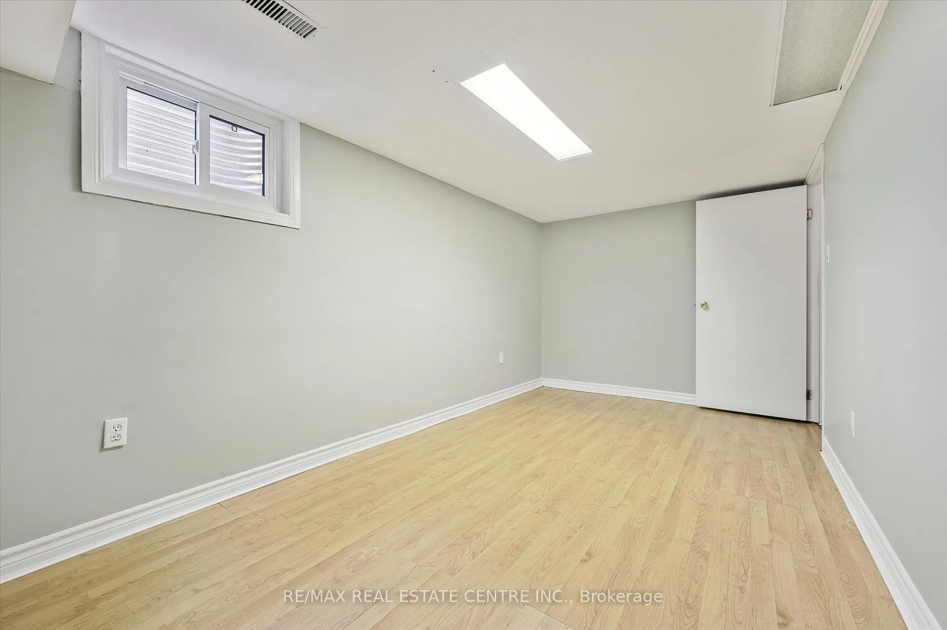 Photo 18 of Unit 5, 589 Beechwood Drive, Waterloo — HOMEH