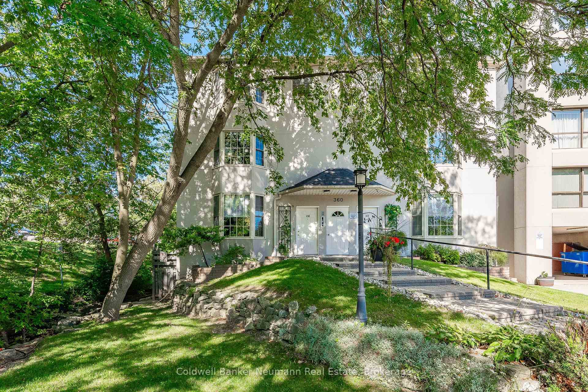 Front of Unit 107, 360 Waterloo Avenue