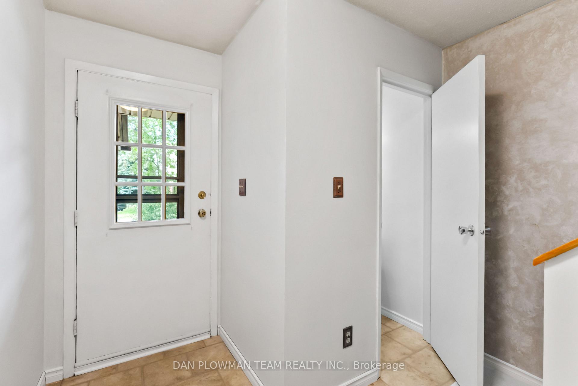 Photo 4 of Unit 13, 450 Bristol Crescent, Oshawa, Vanier — HOMEH