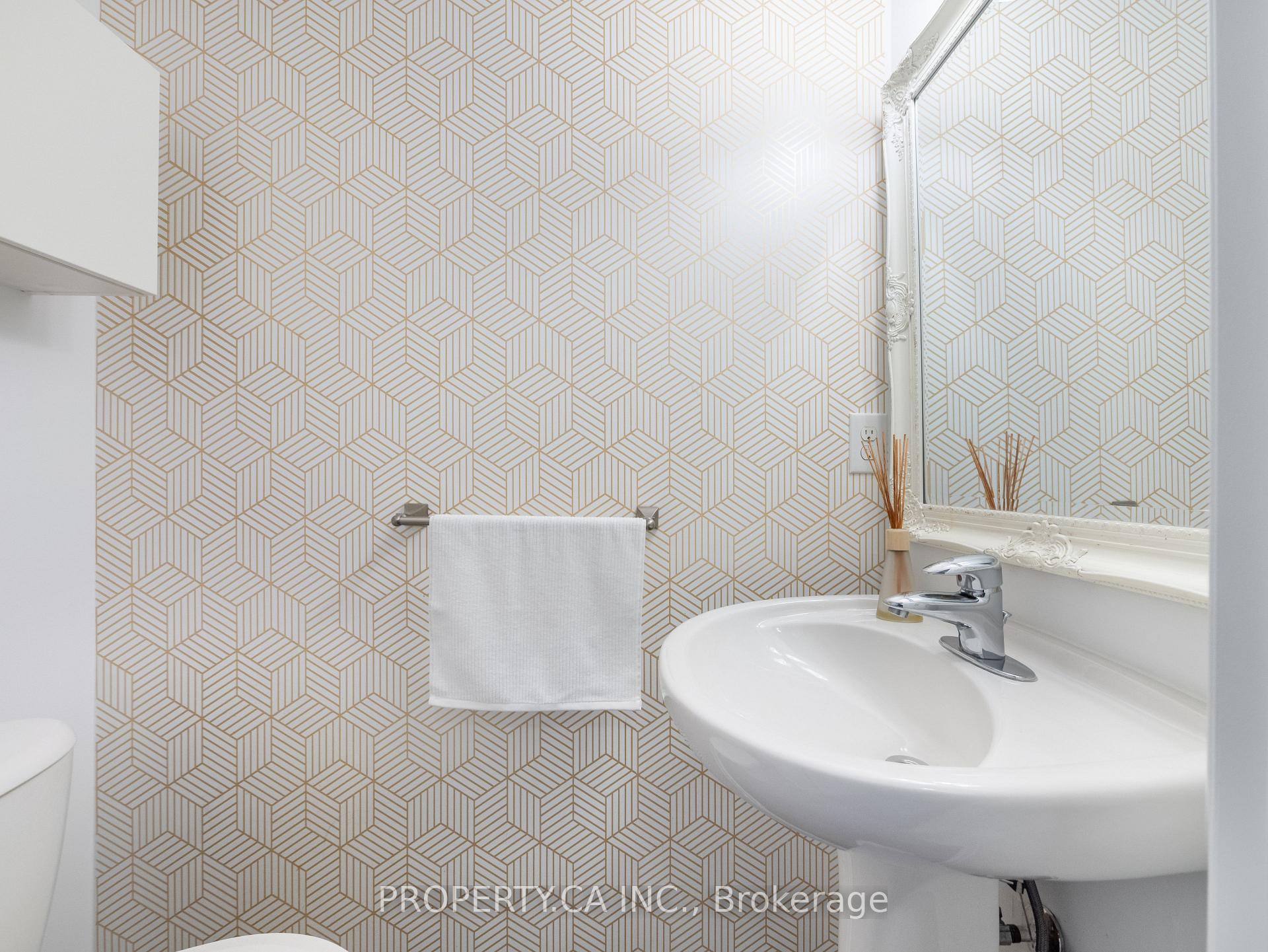 Photo 16 of Unit 4, 819 Dundas Street E, Toronto, South Riverdale — HOMEH