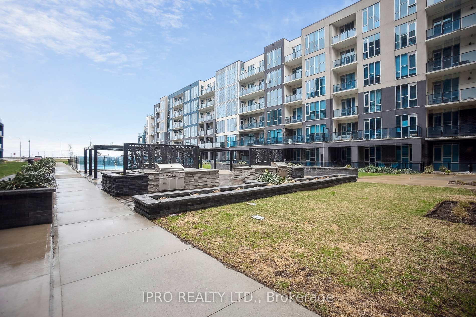 Photo 3 of Unit 903, 16 Concord Place, Grimsby, Grimsby Beach — HOMEH