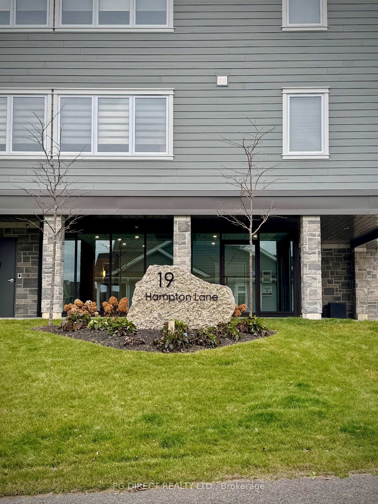 Front of Unit 102, 19 Hampton Lane E