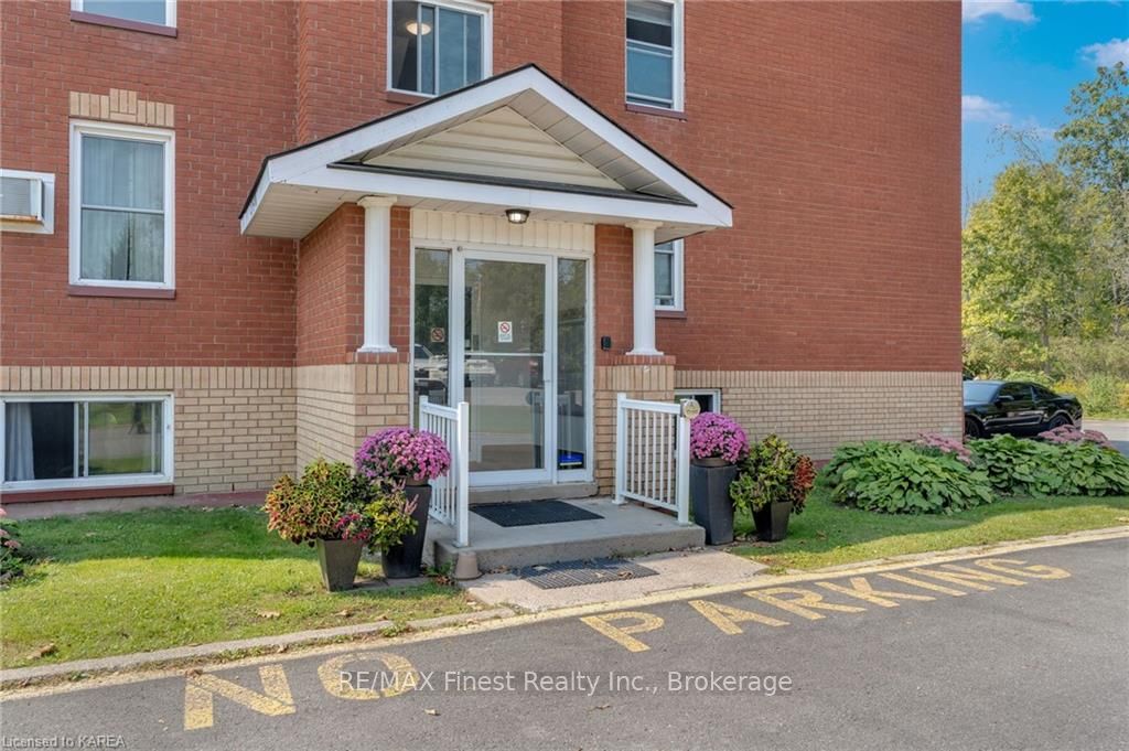 Front of Unit 403, 540 Talbot Place