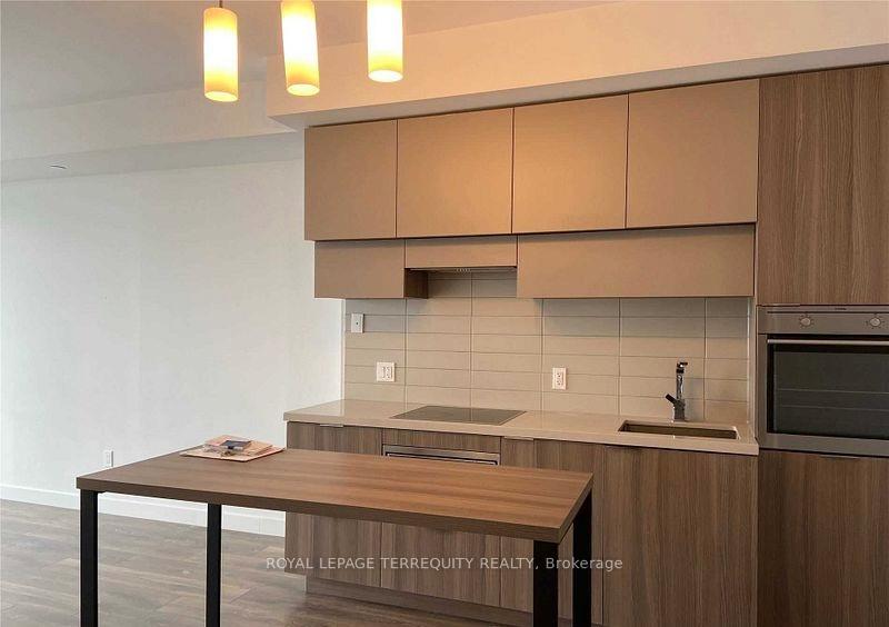 Photo 3 of Unit 3706, 8 Eglinton Avenue E, Toronto, Mount Pleasant West — HOMEH