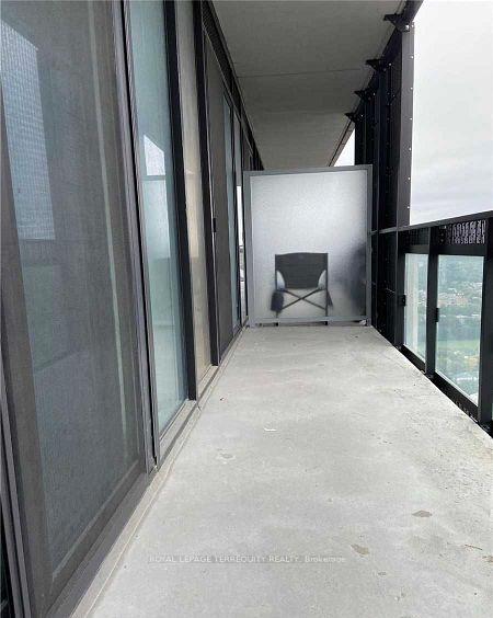 Photo 4 of Unit 3706, 8 Eglinton Avenue E, Toronto, Mount Pleasant West — HOMEH