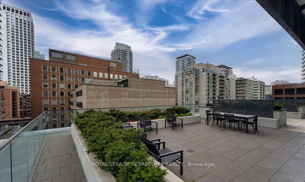 Photo 11 of Unit 3706, 8 Eglinton Avenue E, Toronto, Mount Pleasant West — HOMEH