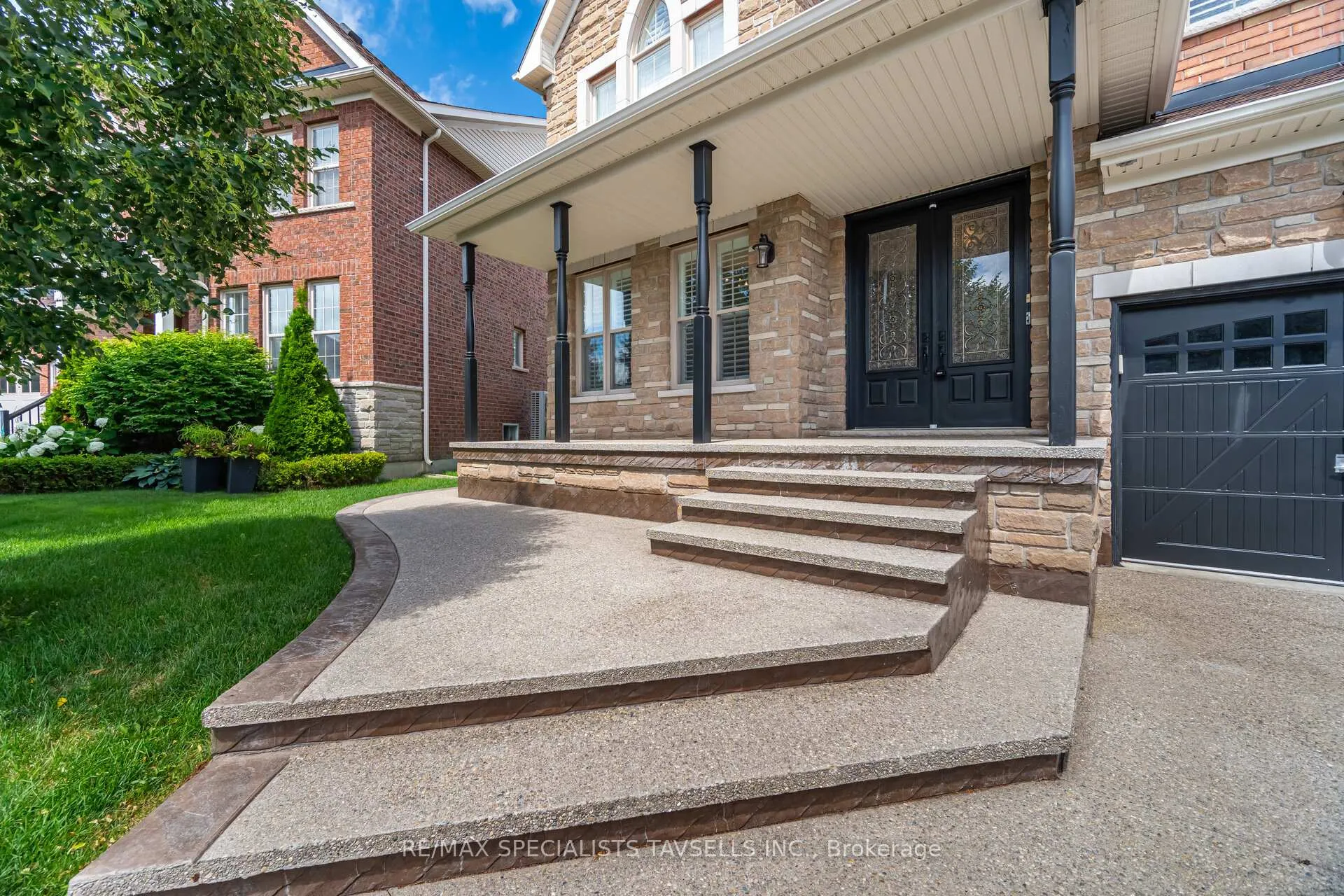 Photo 4 of 8 Mccandless Court, Caledon, Caledon East — HOMEH
