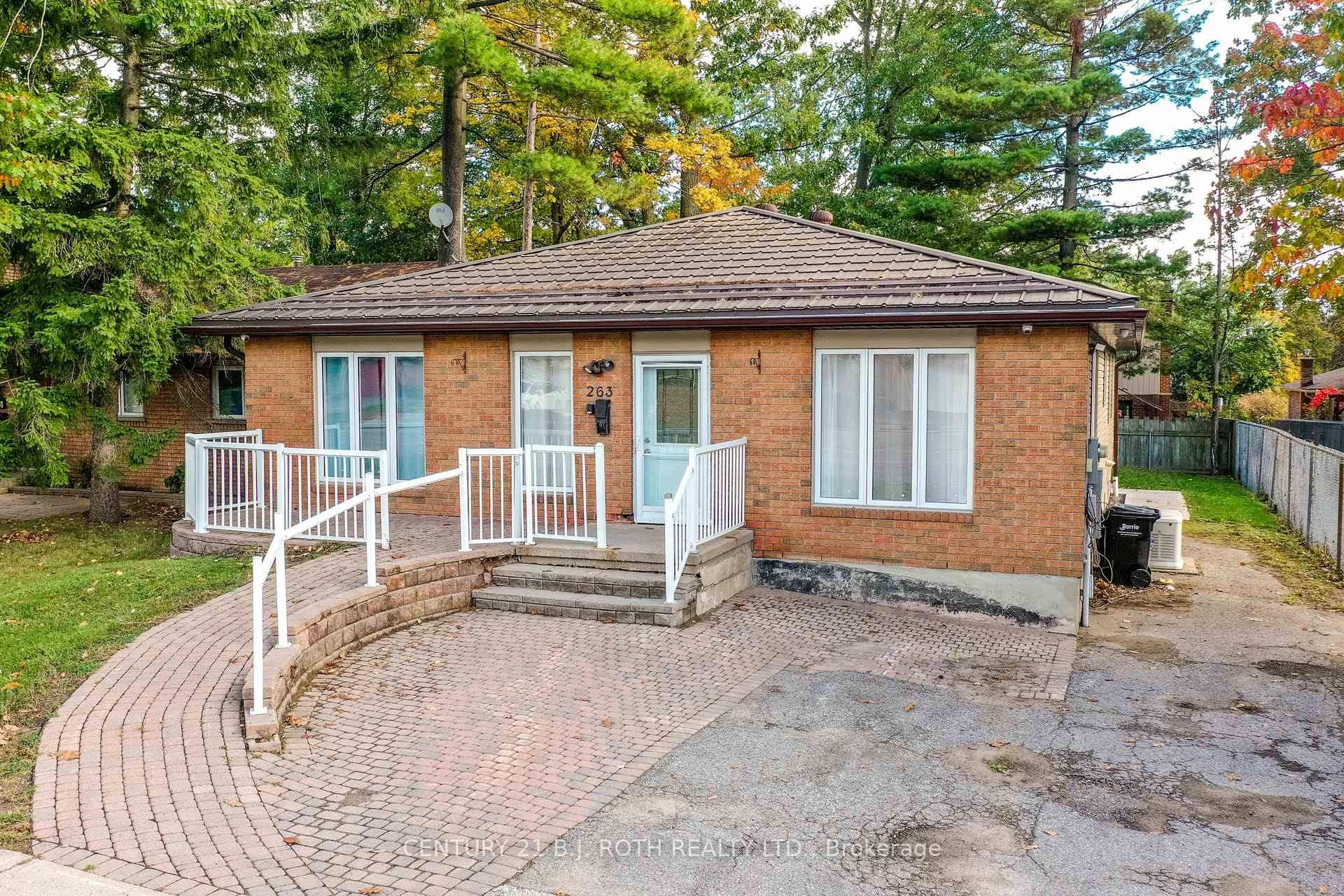 Front of 263 Anne Street N