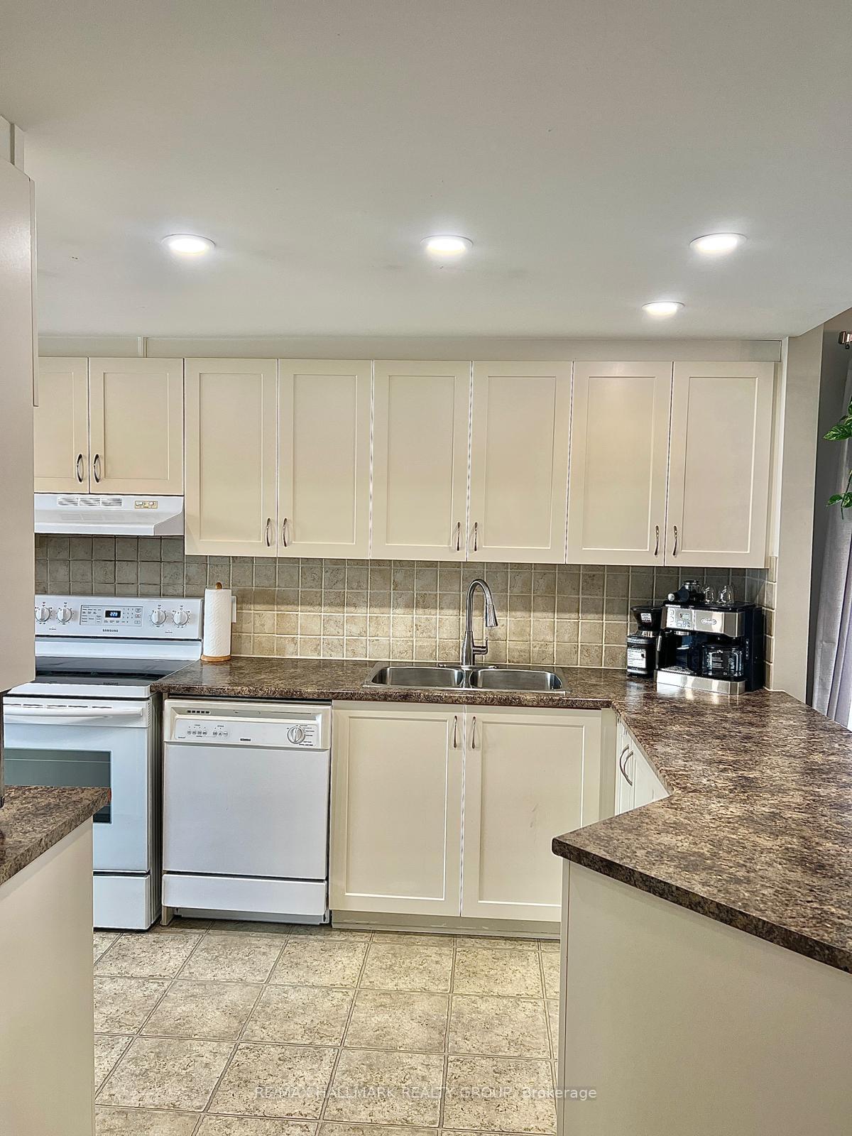 Photo 8 of Unit 52, 630 Lakeridge Drive, Ottawa, Avalon East — HOMEH