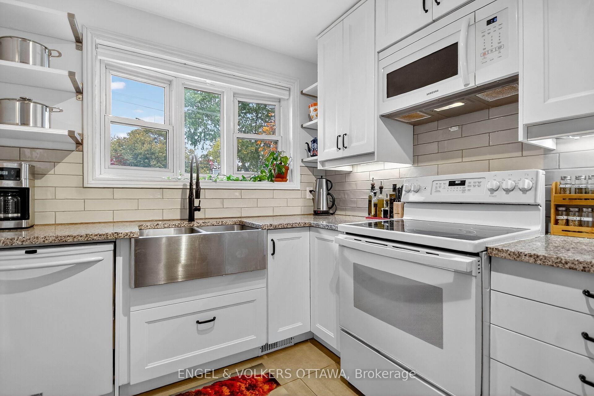 Photo 3 of 910 Dynes Road, Ottawa, Carleton Square — HOMEH