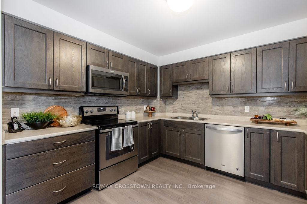 Photo 9 of Unit 418, 420 William Graham Drive, Aurora, Rural Aurora — HOMEH