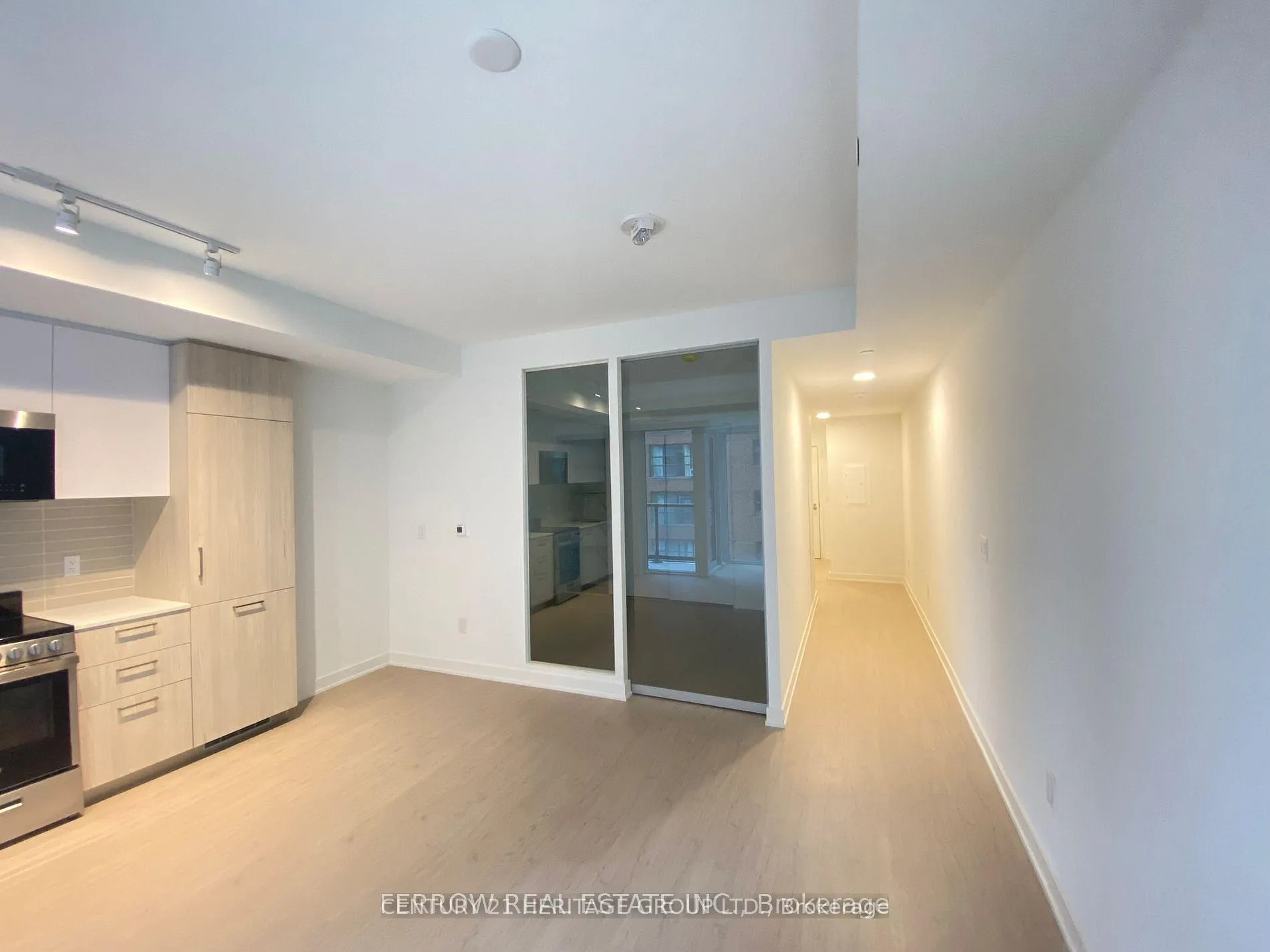 Photo 7 of Unit 403, 65 Mutual Street, Toronto, Church-Yonge Corridor — HOMEH