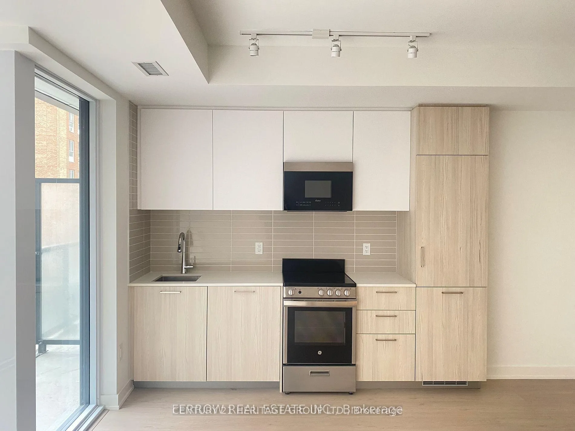 Photo 9 of Unit 403, 65 Mutual Street, Toronto, Church-Yonge Corridor — HOMEH