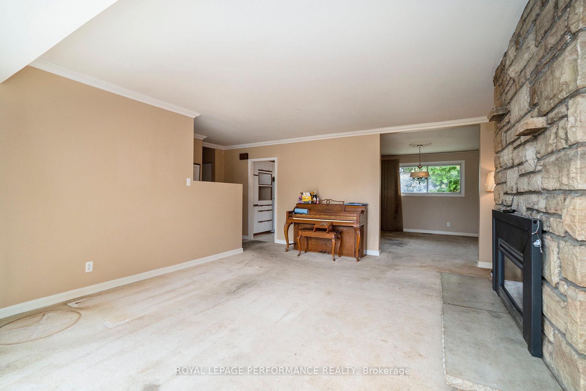 Photo 14 of 29 Horner Drive, Ottawa, Lakeview Park — HOMEH