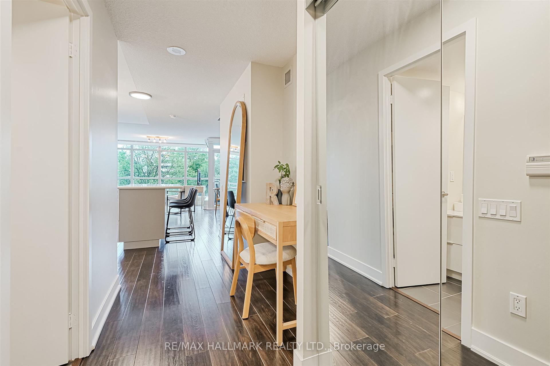 Photo 4 of Unit 302, 1048 Broadview Avenue, Toronto, Broadview North — HOMEH