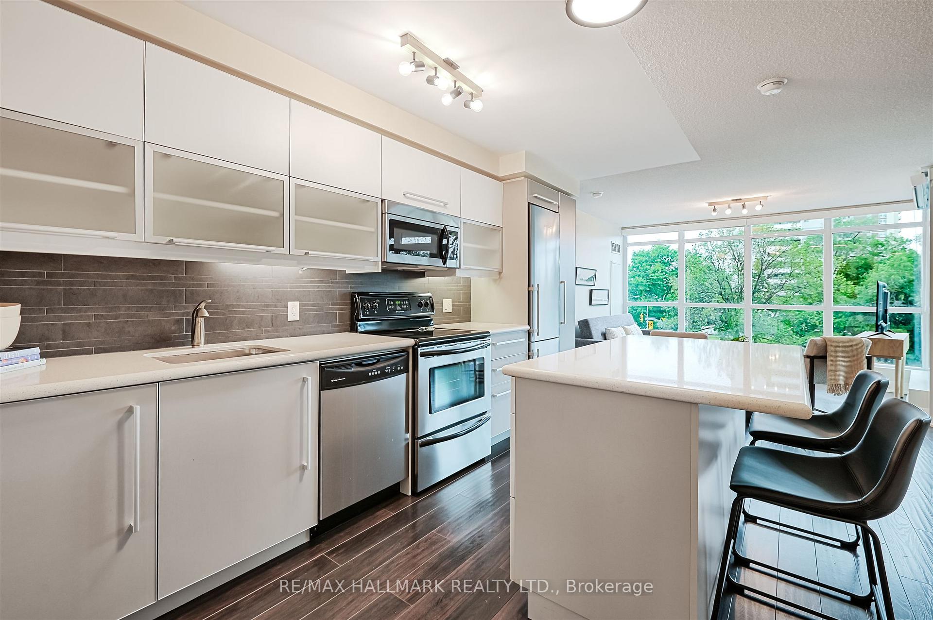 Photo 7 of Unit 302, 1048 Broadview Avenue, Toronto, Broadview North — HOMEH