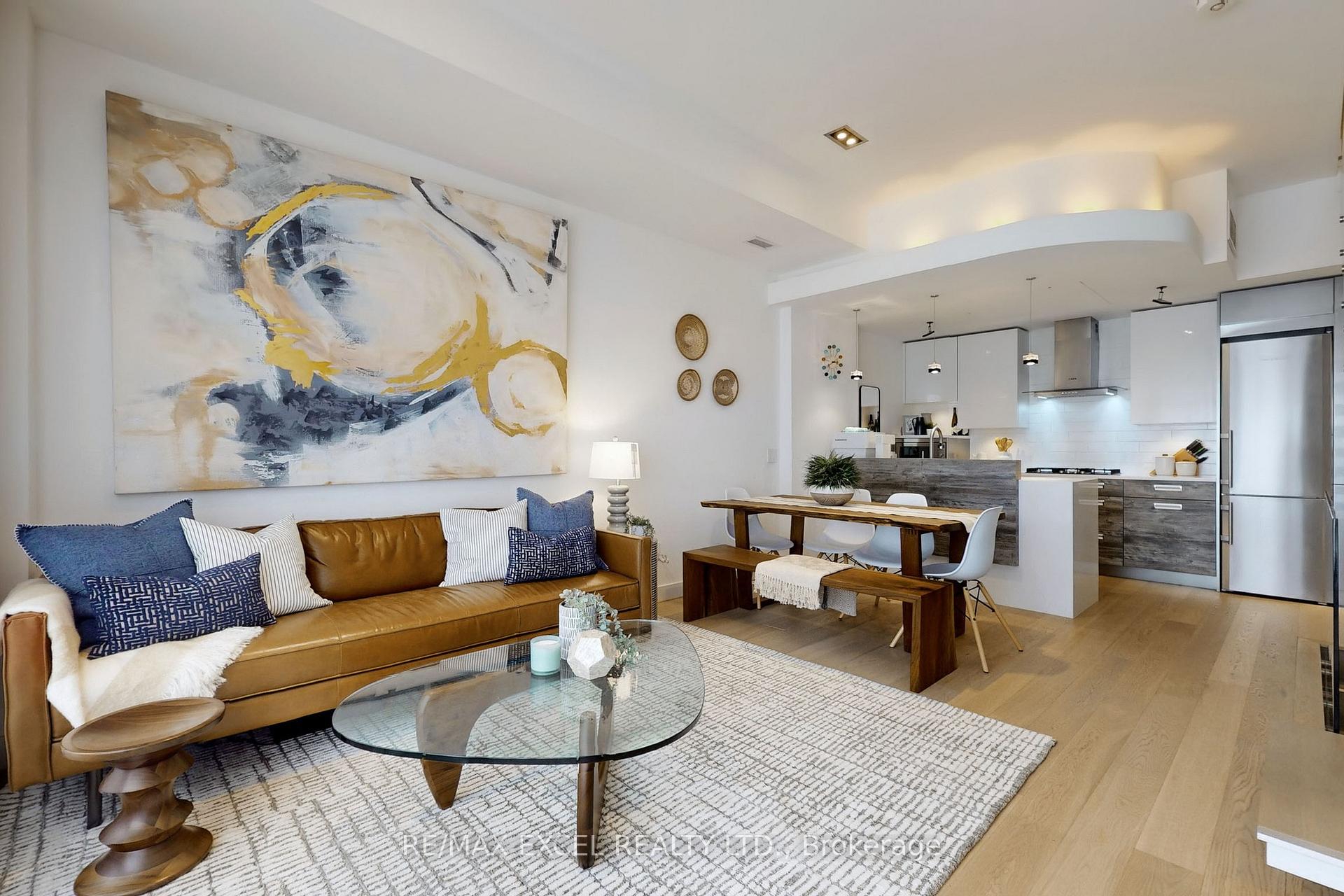 Photo 3 of Unit 3, 715 Kingston Road, Toronto, The Beaches — HOMEH
