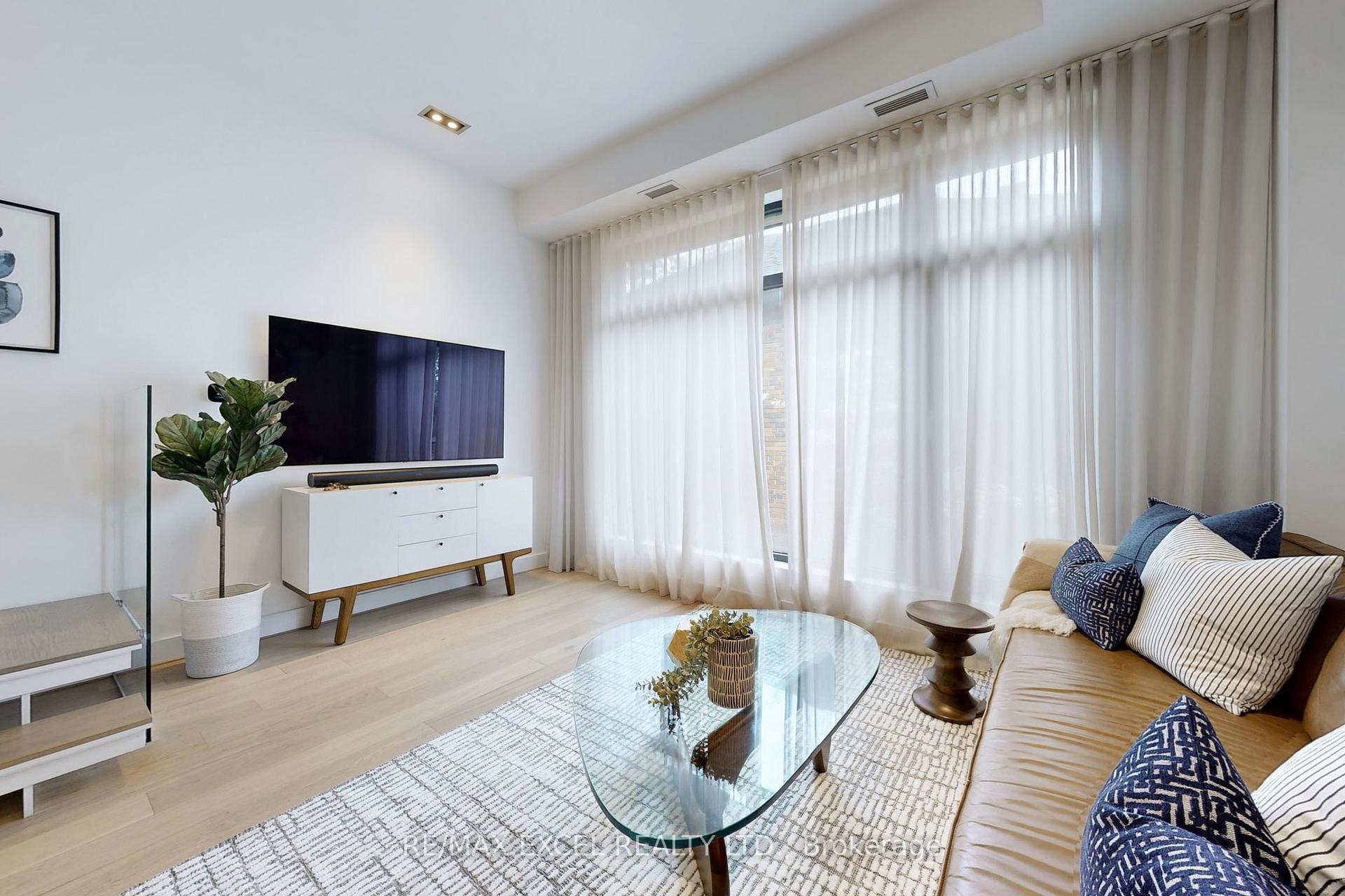 Photo 5 of Unit 3, 715 Kingston Road, Toronto, The Beaches — HOMEH