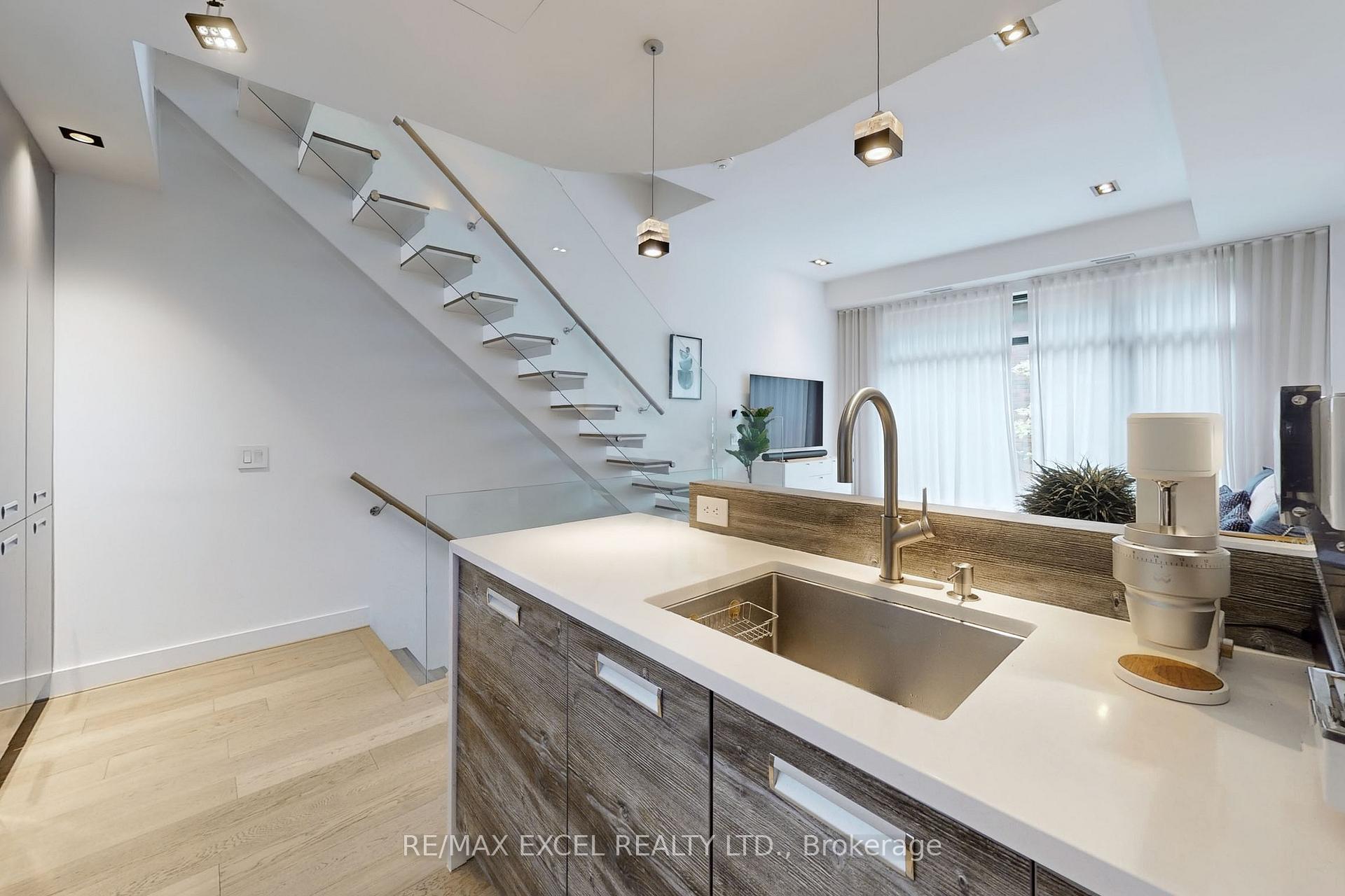Photo 13 of Unit 3, 715 Kingston Road, Toronto, The Beaches — HOMEH