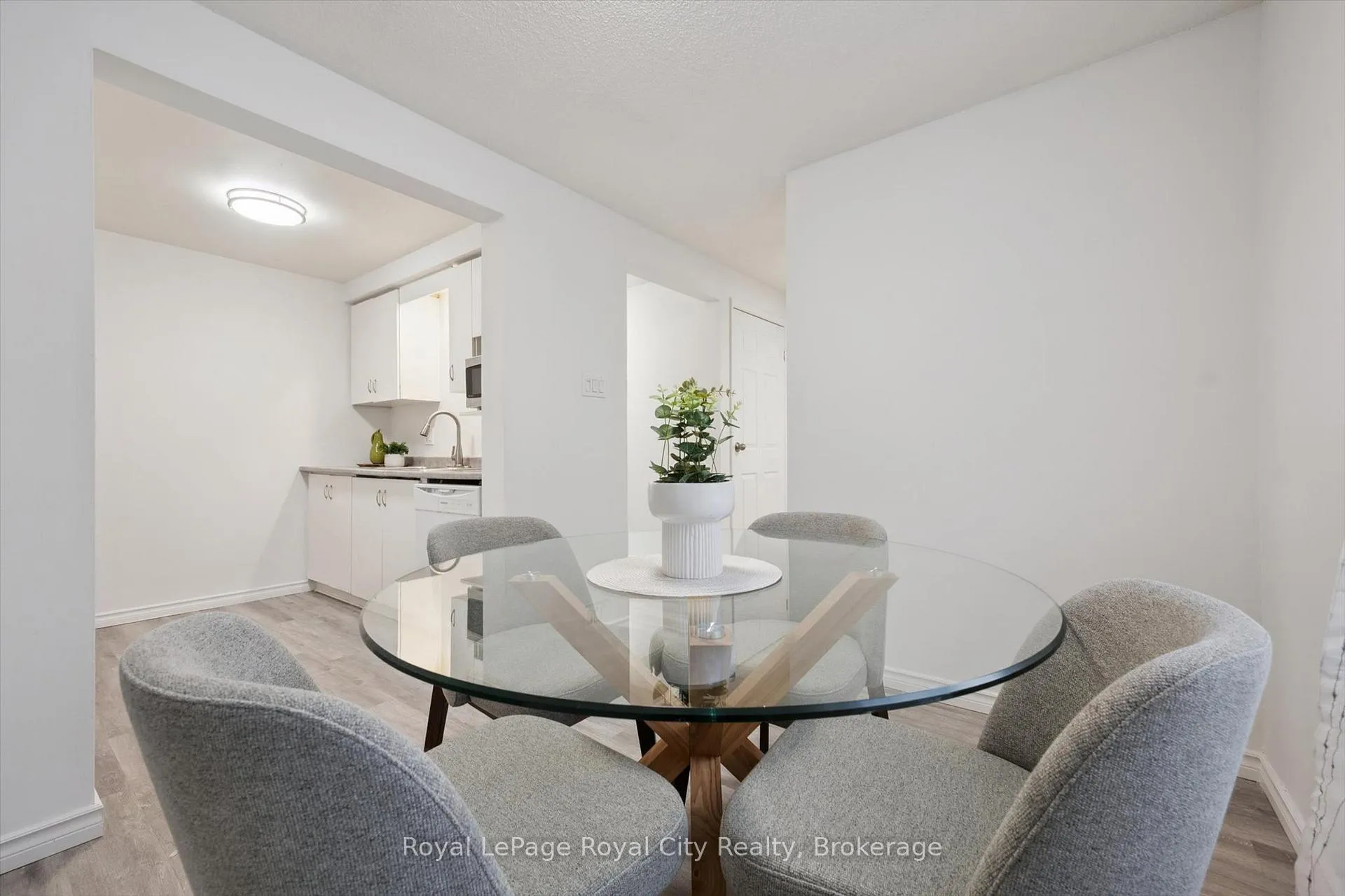 Photo 9 of Unit 78, 700 Paisley Road, Guelph, Willow West/Sugarbush/West Acres — HOMEH