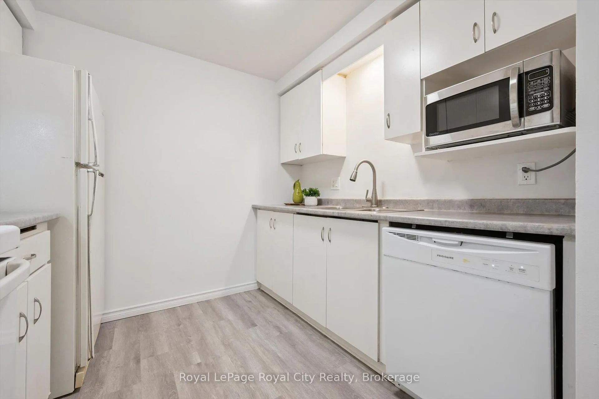 Photo 11 of Unit 78, 700 Paisley Road, Guelph, Willow West/Sugarbush/West Acres — HOMEH