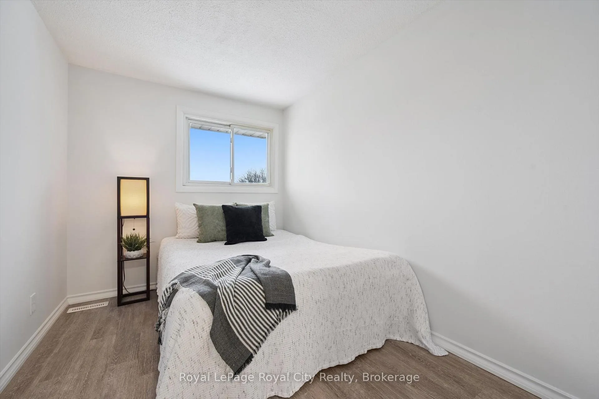 Photo 19 of Unit 78, 700 Paisley Road, Guelph, Willow West/Sugarbush/West Acres — HOMEH