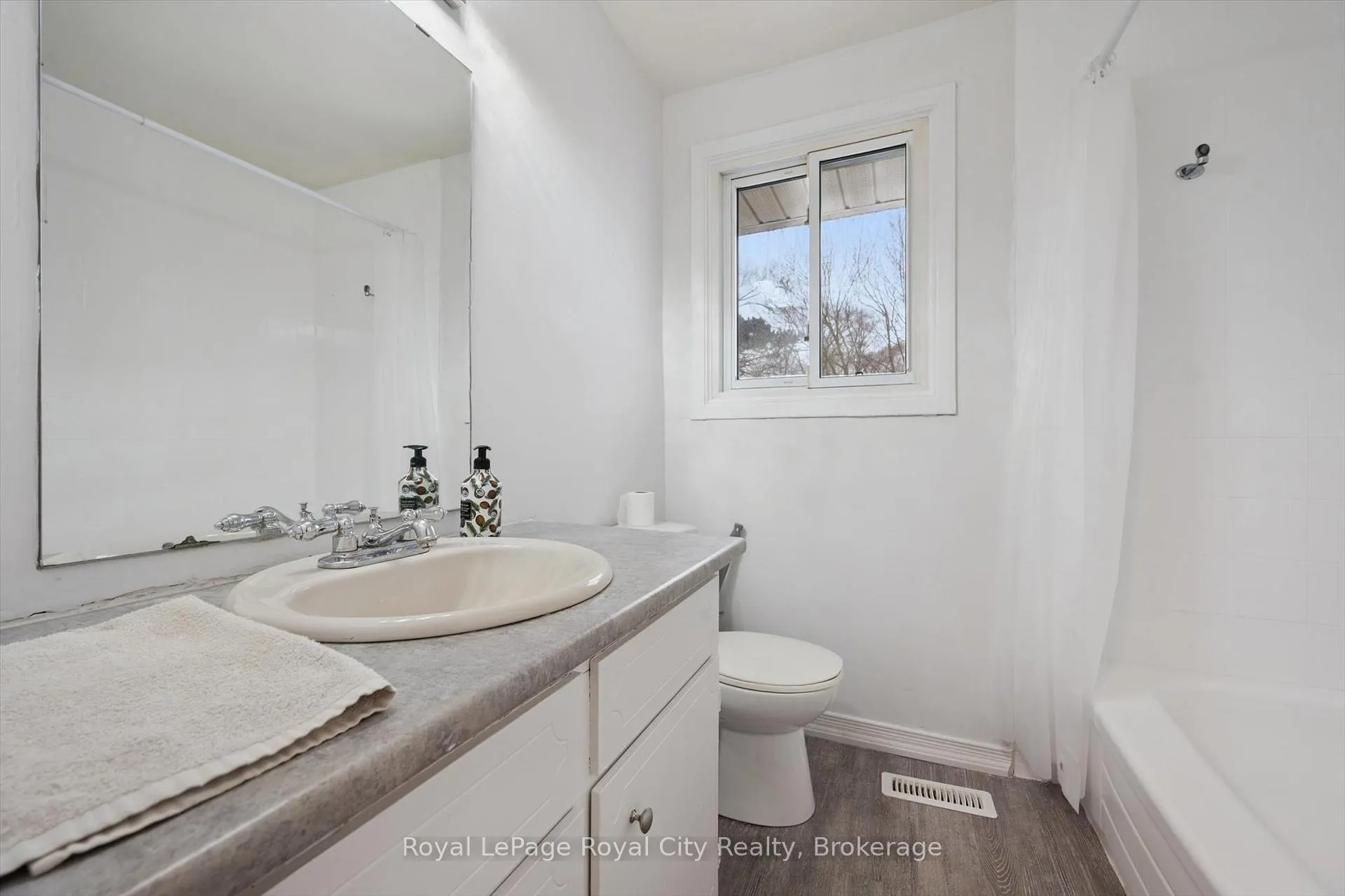 Photo 23 of Unit 78, 700 Paisley Road, Guelph, Willow West/Sugarbush/West Acres — HOMEH