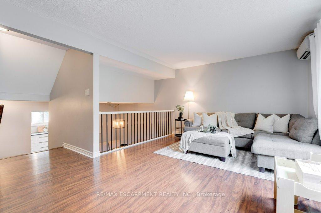Photo 32 of 4 Trudy Court, Hamilton, Dundas — HOMEH