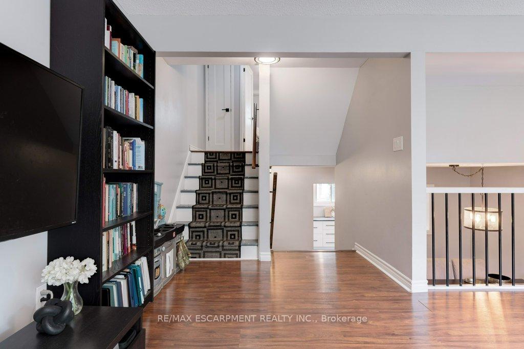 Photo 34 of 4 Trudy Court, Hamilton, Dundas — HOMEH