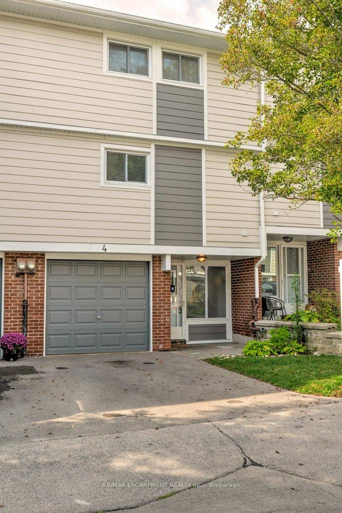 Photo 3 of 4 Trudy Court, Hamilton, Dundas — HOMEH