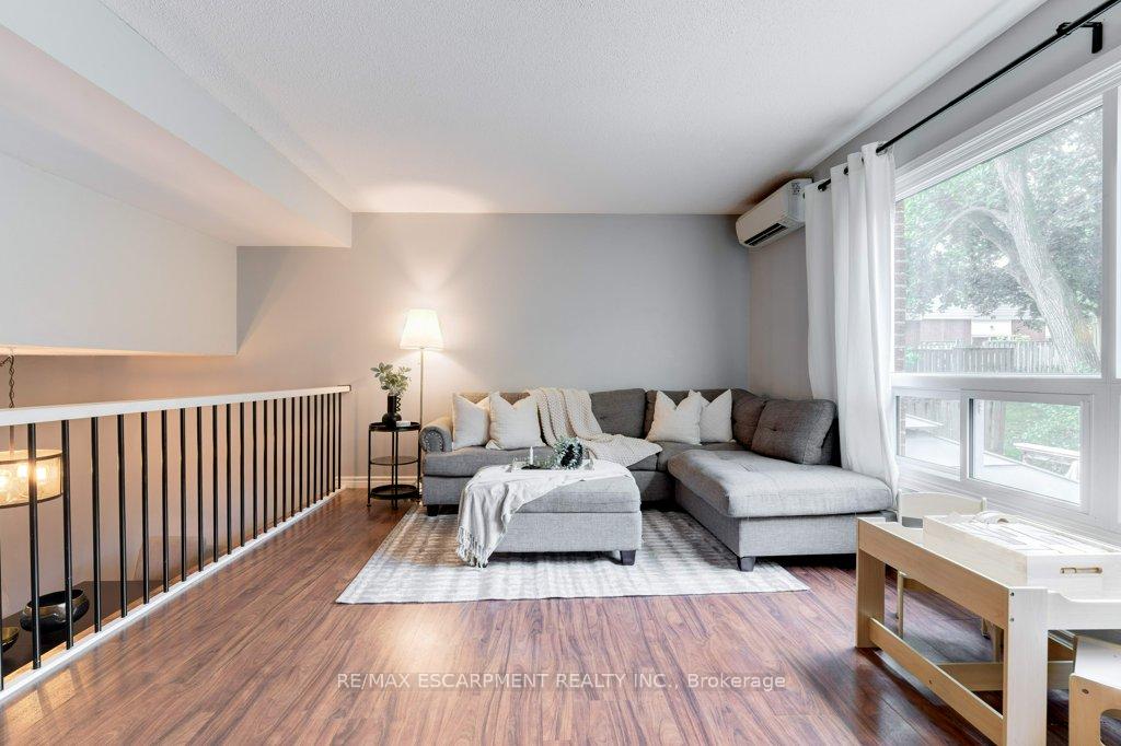 Photo 12 of 4 Trudy Court, Hamilton, Dundas — HOMEH