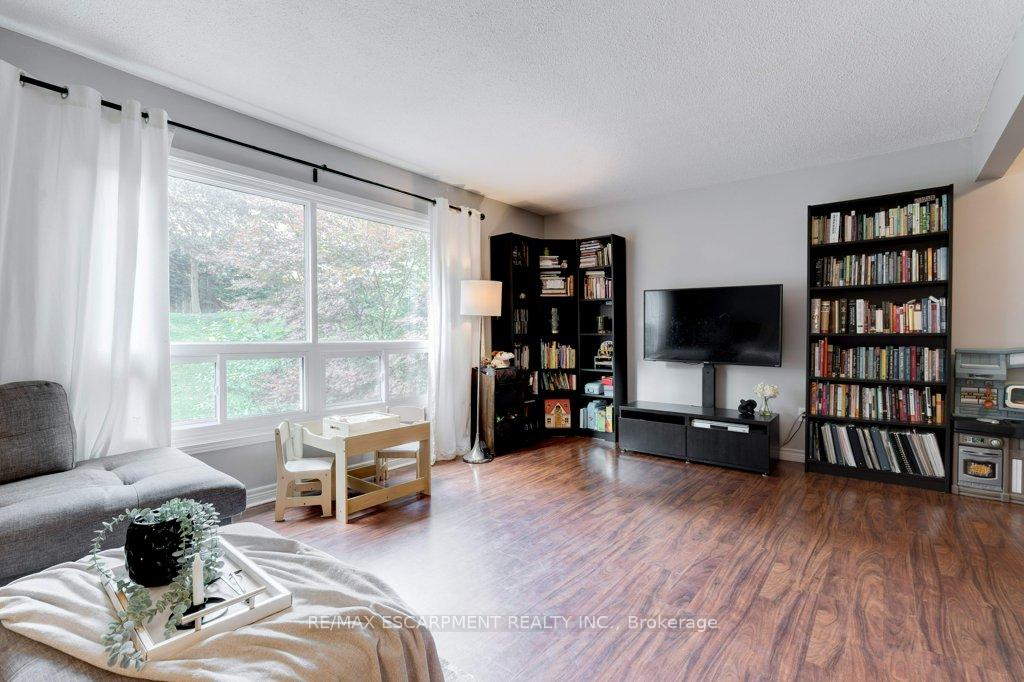 Photo 14 of 4 Trudy Court, Hamilton, Dundas — HOMEH