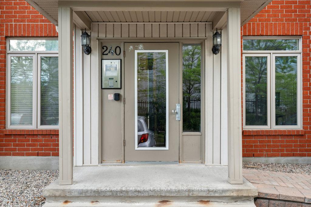 Photo 2 of 240 B Meilleur Private, Ottawa, Vanier — HOMEH